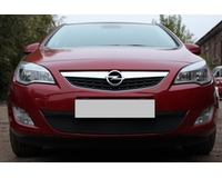 Защита радиатора для автомобиля Opel Astra J 2010-2013 black. ZR.OP.AST.10-13.b