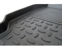 01443 Коврики SeiNtex из высококачественной резины с увеличенными бортиками. Высота бортов 3,5 см. Задние коврики соединены перемычкой. В салон автомобиля CHEVROLET CRUZE 2009-