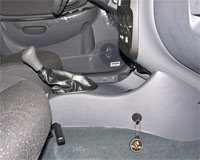 Бесштыревой блокиратор DRAGON на автомобиль HYUNDAI ACCENT II (2000-) мех. КП (Диаметр РВ 17мм)