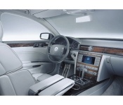 VW Phaeton Установка ЖК мониторов с активной матрицей в подголовники передних кресел. Установка DVD чейнджера на 6 дисков в багажном отделении. Перетяжка кожей торпедо и верхних дверных вставок на всех дверях.