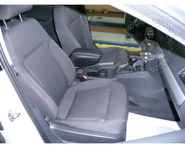 В продаже появились подлокотники ARMSTER и ARMSTER2 для автомобиля Volkswagen Jetta VI модели 2010 года.