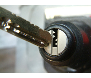 Механическая защита, безштыревой замок КПП-АКПП Construct KIA Rio  2005-... автомат  CRT 972