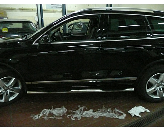 Пороги боковые с проступью VWTG.81.1191 для VW Touareg NF с 2010 г.в. Нержавеющая сталь, труба d76 производитель СОЮЗ 96