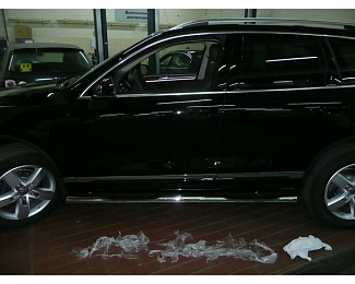 Пороги боковые с проступью VWTG.81.1191 для VW Touareg NF с 2010 г.в. Нержавеющая сталь, труба d76 производитель СОЮЗ 96