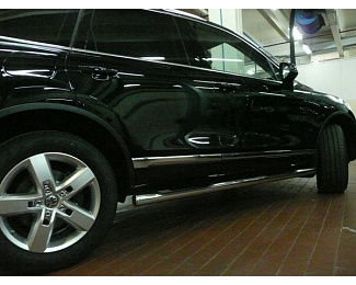 Пороги боковые с проступью VWTG.81.1191 для VW Touareg NF с 2010 г.в. Нержавеющая сталь, труба d76 производитель СОЮЗ 96