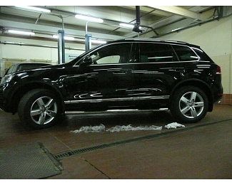 Пороги боковые с проступью VWTG.81.1191 для VW Touareg NF с 2010 г.в. Нержавеющая сталь, труба d76 производитель СОЮЗ 96