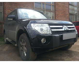 Защита радиатора на автомобиль Mitsubishi Pajero IV 2008-2011 black. ZR.MIT.PAJ.IV.08-11.b